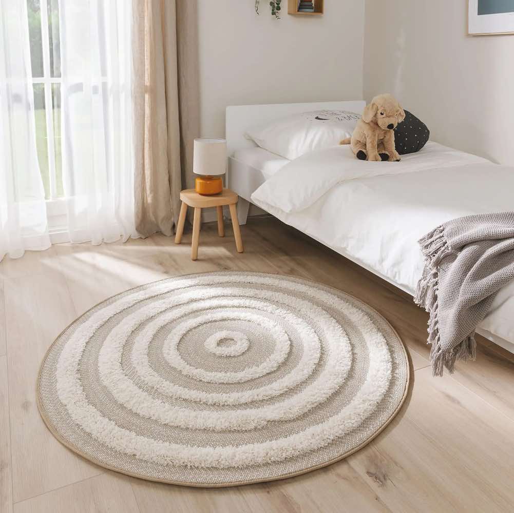 Runder Teppich in Creme fürs Kinderzimmer